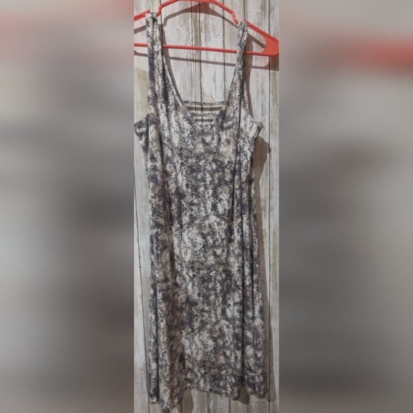 TART SIZE LARGE KNEE LENGTH taupe color. Popular in sophisticated work place - Picture 1 of 6